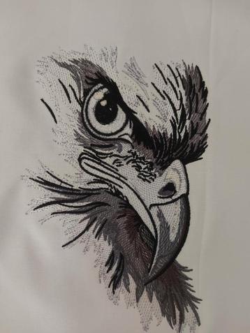 Prachtige geborduurde adelaar, een uniek kunstwerk dat de ui beschikbaar voor biedingen