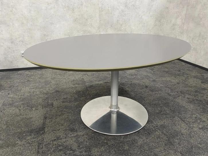 Artifort circle ovale design tafel – ontwerp Pierre Paulin, Huis en Inrichting, Tafels | Eettafels, Zo goed als nieuw, 150 tot 200 cm
