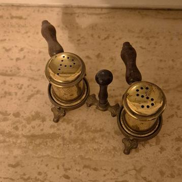 Antiek Zout en Peperstel met Houten Handvat beschikbaar voor biedingen