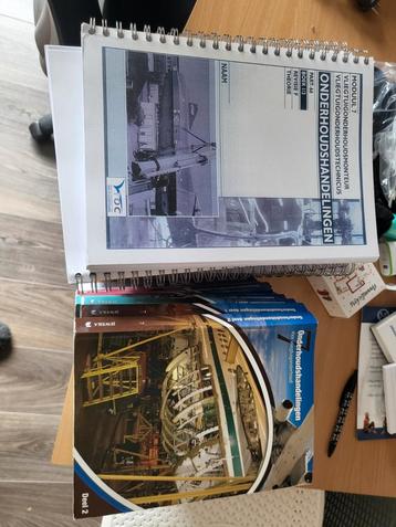 Partij theorie boeken opleiding luchtvaarttechniek beschikbaar voor biedingen