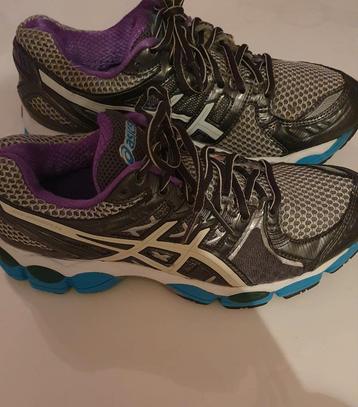 Asics Hardloopschoenen Maat 39 beschikbaar voor biedingen
