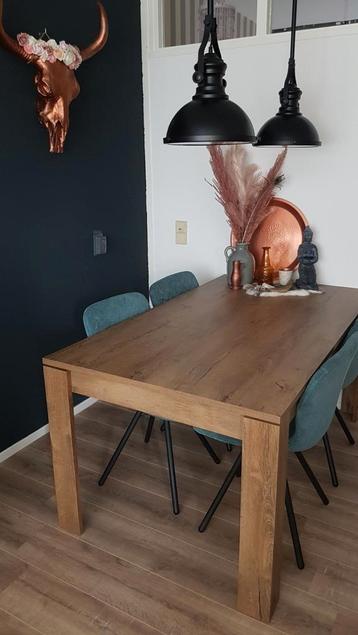 Leuk houten eethoek incl. 4 groene industriële  beschikbaar voor biedingen