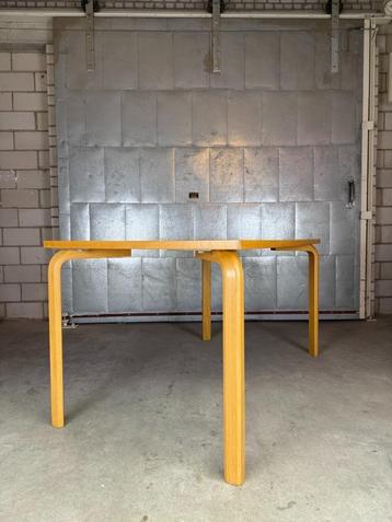 Vintage Farstrup eettafel beschikbaar voor biedingen