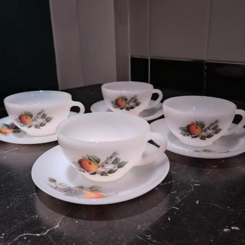 Arcopal fruits de France theekopjes en schotel 4x., Antiek en Kunst, Antiek | Servies los, Ophalen of Verzenden