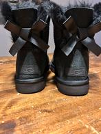 Uggs Mini Bailey Bow maat 37, Kleding | Dames, Schoenen, Ophalen of Verzenden, Nieuw, Zwart