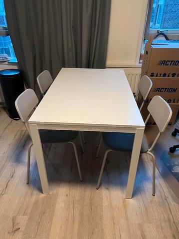 IKEA Eettafel met 4 Stoelen beschikbaar voor biedingen