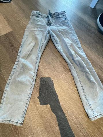 Only spijkerbroek  beschikbaar voor biedingen