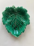 Wedgwood Etruria & Barlaston Majolica blad kool schaal groen, Antiek en Kunst, Antiek | Servies los, Ophalen of Verzenden