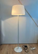 Vintage design witte vloerlamp Willem Hagoort (?), Ophalen, Kunststof, 150 tot 200 cm, Gebruikt