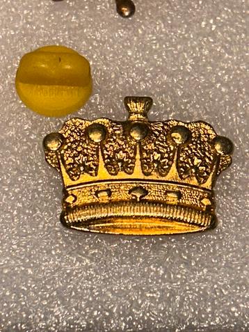 Kroon pin 3 beschikbaar voor biedingen