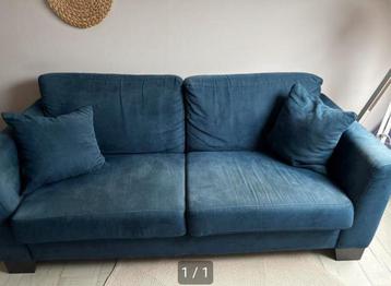 Blauwe 2-zits bank beschikbaar voor biedingen