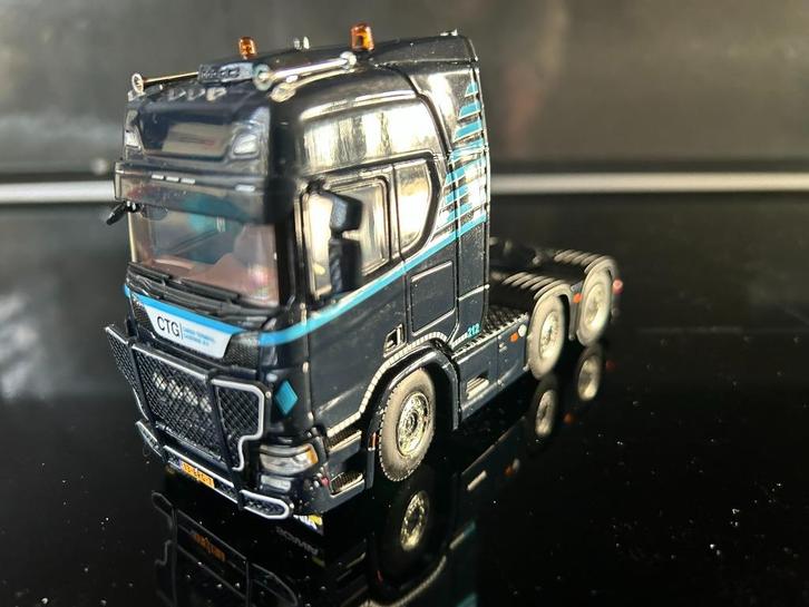 Wsi, Scania 6x2 topliner CTG met 40ft cont op chassis, Hobby en Vrije tijd, Modelauto's | 1:50, Nieuw, Bus of Vrachtwagen, Wsi