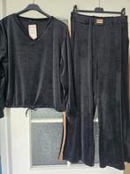 Nieuw  velours pak zwart goud 44 46, Kleding | Dames, Huispakken, Ophalen of Verzenden, Nieuw, Maat 46/48 (XL) of groter, Zwart