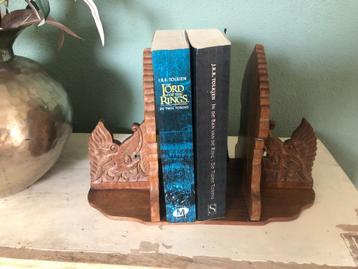 Prachtige handgesneden houten boekensteun uit Indonesië beschikbaar voor biedingen