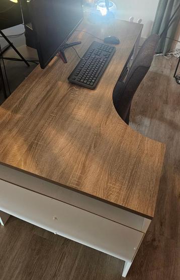 Hoekbureau Hannover - wit/eikenkleur (nieuwstaat) beschikbaar voor biedingen