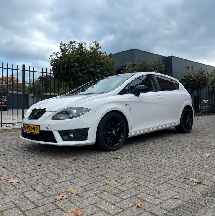 Seat Leon 2.0 FR 211PK Automaat 2011 Wit, Auto's, Seat, Particulier, Leon, Airbags, Airconditioning, Bluetooth, Bochtverlichting