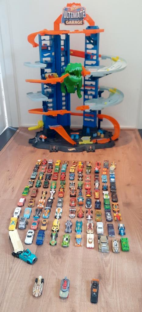 Hotwheels Ultimate garage met meer dan 100 hotwheels auto's, Kinderen en Baby's, Speelgoed | Racebanen, Gebruikt, Handmatig, Hot Wheels