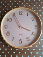 Karlsson Oud-roze en houten Wandklok, Huis en Inrichting, Ophalen of Verzenden, Zo goed als nieuw, Analoog, Wandklok