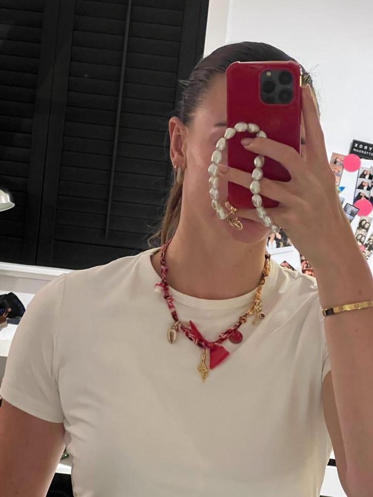 Bandana ketting met bedels in rood en goud, Sieraden, Tassen en Uiterlijk, Kettingen, Nieuw, Goud, Rood, Met hanger, Verstelbaar