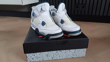 Air Jordan 4 Retro 'Midnight Navy' - maat 39  beschikbaar voor biedingen