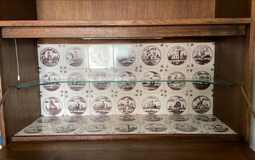 Vintage boeken / drankkast beschikbaar voor biedingen