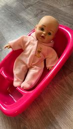 Baby pop met babybadje, Ophalen of Verzenden, Zo goed als nieuw, Babypop