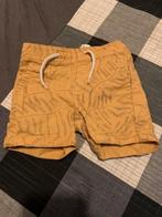 Gele korte broekje van de Primark. Maat 62, Broekje, Ophalen of Verzenden, Zo goed als nieuw, Primark