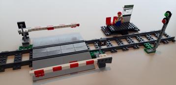 Lego trein: overweg + slagbomen en perron + seinpaal (Nieuw) beschikbaar voor biedingen