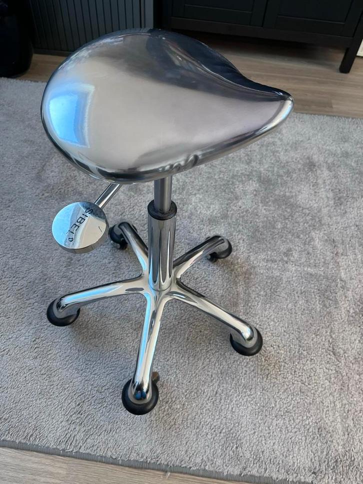 Sibel kappersfiets / Kruk - Zilverkleurig, Huis en Inrichting, Bureaustoelen, Zo goed als nieuw, Bureaukruk, Overige kleuren, Ophalen