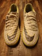 Nike zaalschoenen mt 42,5, Kleding | Heren, Schoenen, Nike, Ophalen of Verzenden, Gedragen, Wit