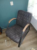 Comfortabele fauteuil met houten armleuningen, Metaal, Minder dan 75 cm, Ophalen of Verzenden, Zo goed als nieuw