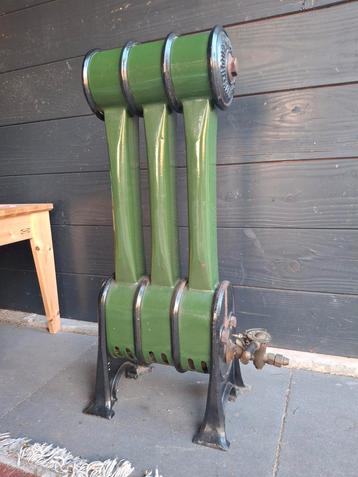 Groene retro gaskachel beschikbaar voor biedingen
