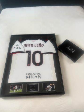 Gesigneerd AC Milan Shirt Rafael Leão Matchworn Ingelijst beschikbaar voor biedingen