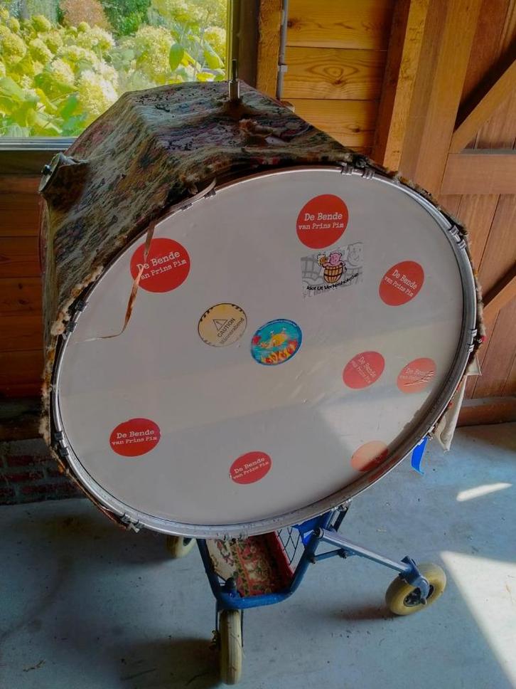 Grote dikke trom op rolator-onderstel, Muziek en Instrumenten, Drumstellen en Slagwerk, Gebruikt, Overige merken, Ophalen