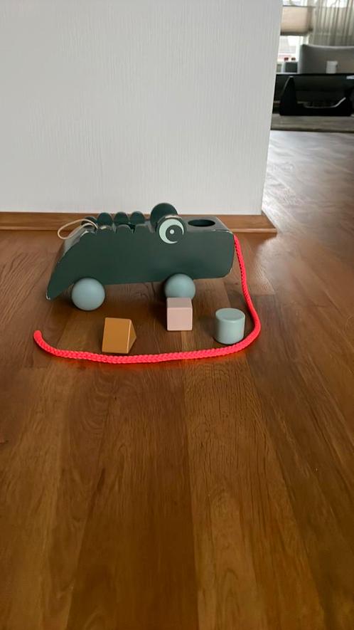 Vormenstoof Croco Done by deer, Kinderen en Baby's, Speelgoed | Babyspeelgoed, Gebruikt, Overige typen, Met wieltjes, Ophalen of Verzenden