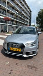 Audi A1 AUTOMAAT 1.0 Tfsi 95pk S Tronic 2018 Grijs, Auto's, Stof, A1, Metallic lak, 23 km/l