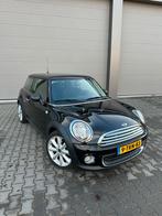 Mini Cooper One (r56) 1.6 75pk 2010 Zwart | Grote Beurt, Voorwielaandrijving, Stof, 74 pk, Zwart