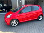 Toyota Aygo 1.0-12V NIEUWE APK !, Voorwielaandrijving, Stof, Gebruikt, Zwart