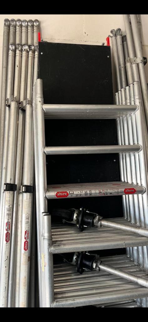 Allumnium altrex rolsteiger werkhoogte 8,2 meter, Doe-het-zelf en Verbouw, Steigers, Zo goed als nieuw, Rolsteiger of Kamersteiger