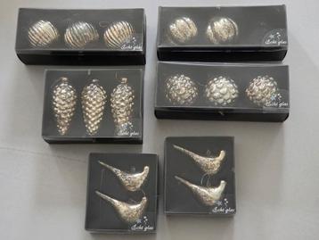 Glazen kerstballen zilver  beschikbaar voor biedingen