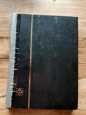 32 kantjes gestempelde postzegels  beschikbaar voor biedingen