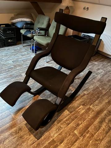2 stokke varier gravity balans stoelen beschikbaar voor biedingen