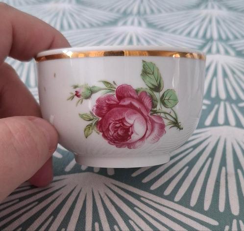Klein porseleinen potje, schaaltje, Antiek en Kunst, Curiosa en Brocante, Ophalen of Verzenden
