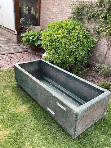Te koop mooie grote plantenbak beschikbaar voor biedingen