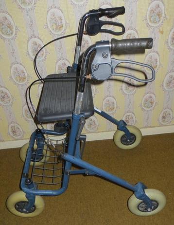 Stevige rollator met dikke banden. beschikbaar voor biedingen