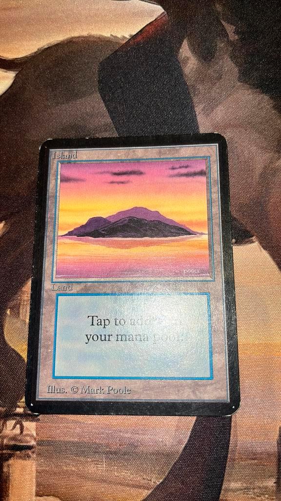 Island Alpha, Hobby en Vrije tijd, Verzamelkaartspellen | Magic the Gathering, Zo goed als nieuw, Ophalen of Verzenden