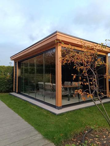 Glazen schuifwand incl. plaatsen beschikbaar voor biedingen