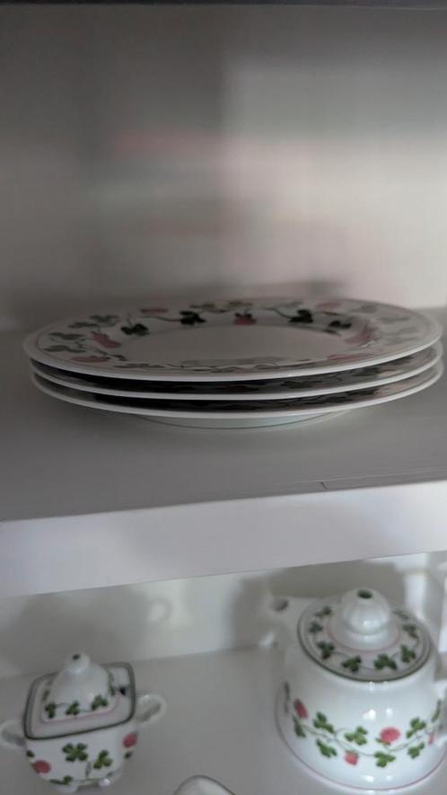 Servies met klaver motief / eventueel met vitrine  kast, Antiek en Kunst, Antiek | Servies compleet, Ophalen