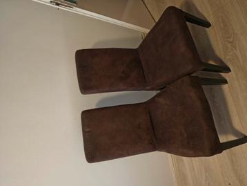6 bruine eetstoelen beschikbaar voor biedingen