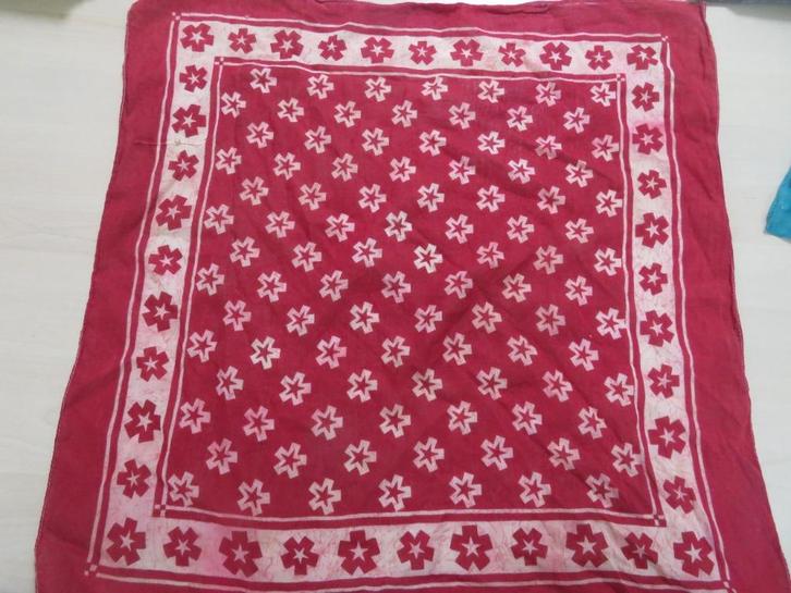 sjaaltjes Indonesië batik, place-mat rood, blauw enz., Kleding | Dames, Mutsen, Sjaals en Handschoenen, Zo goed als nieuw, Sjaal